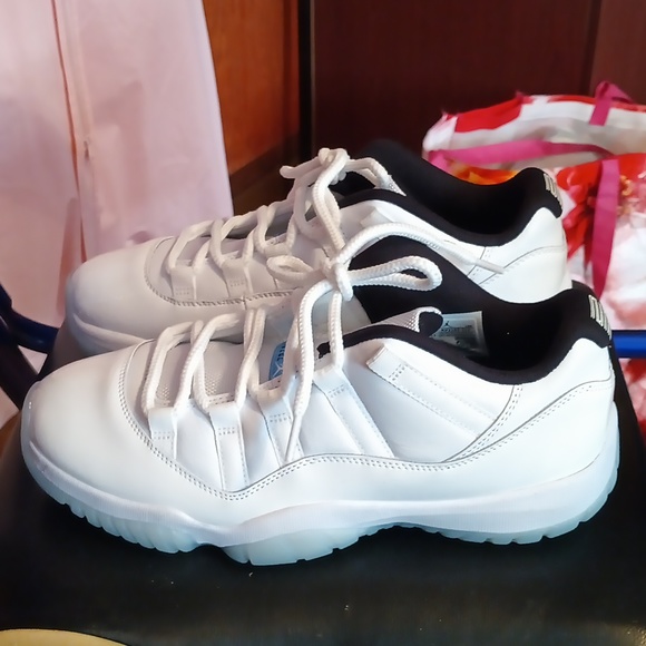 Air Jordans - Picture 4 of 11